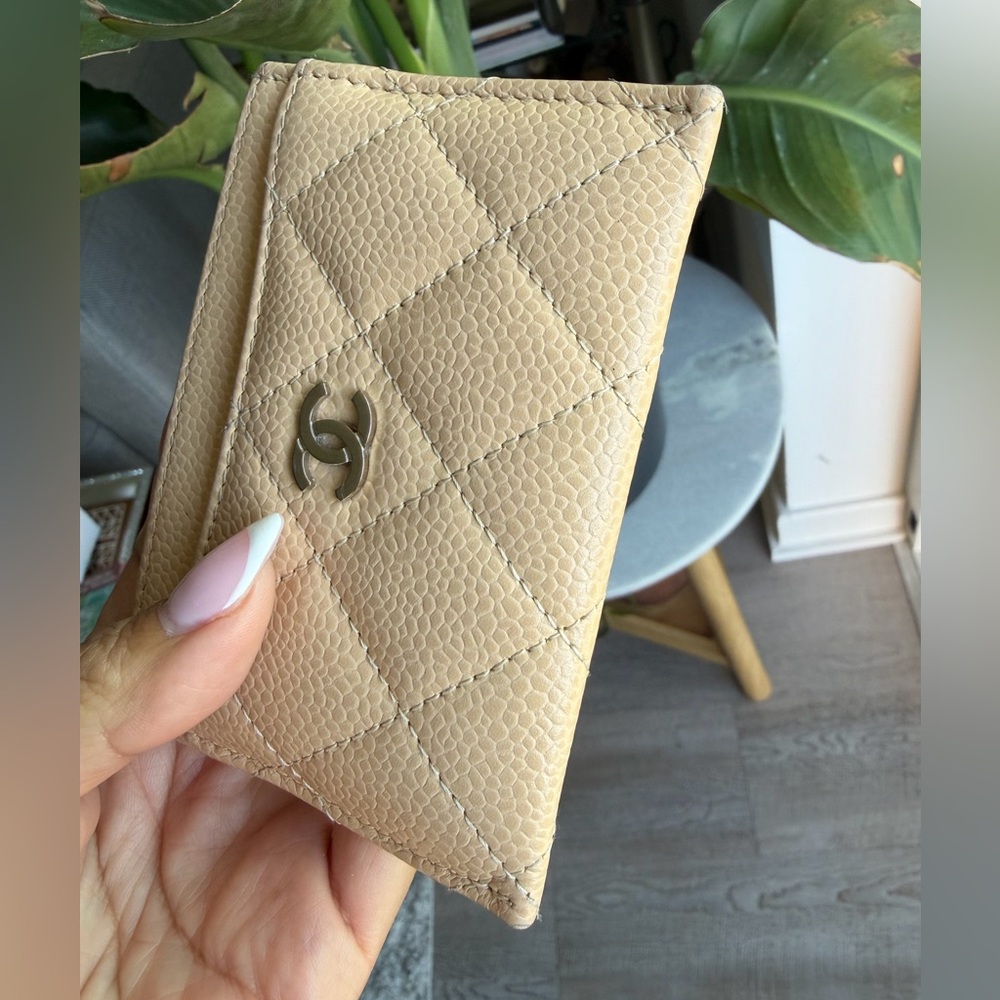 💯% Authentic Beige Chanel Classic Card Case w/ SHW - Picture 10 of 10